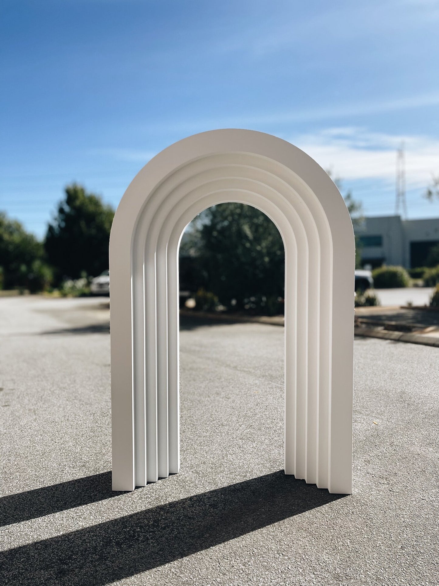 Hollow Arch White Backdrop w/ 5 Large Ripples