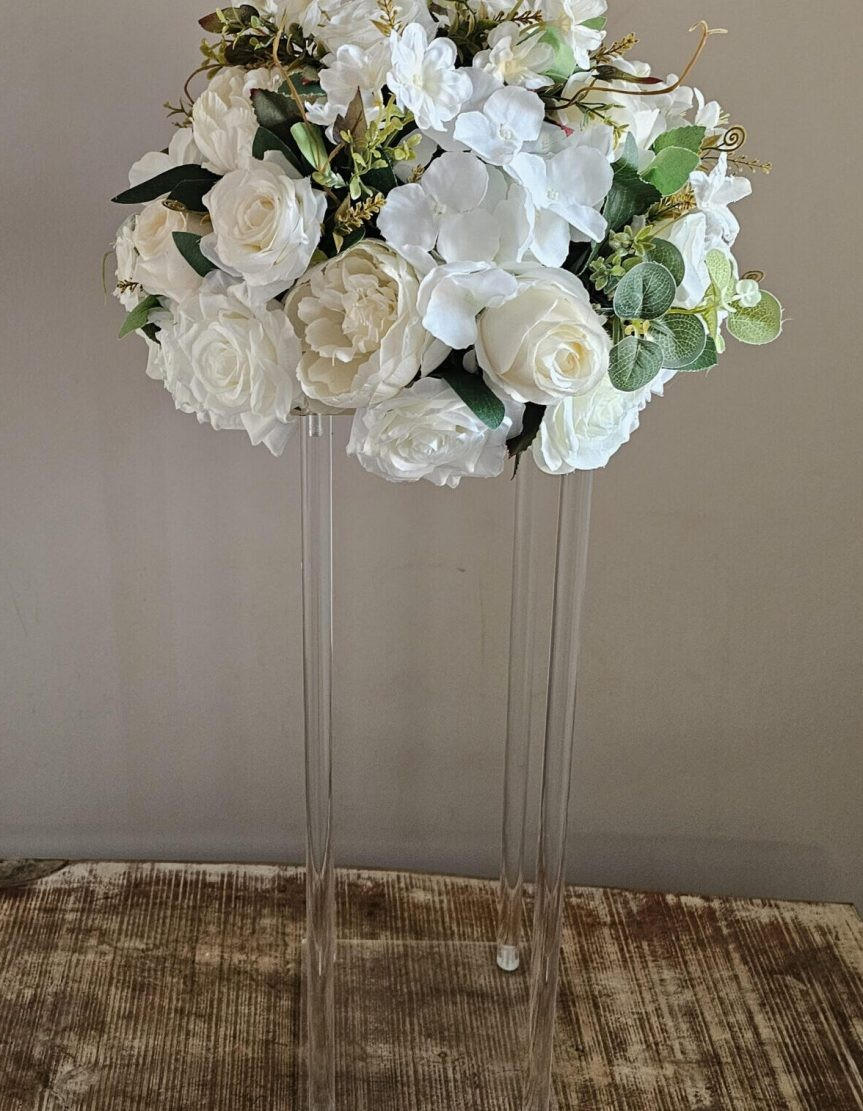 4 Pillar Acrylic Flower Stand w/ White Floral Arrangment